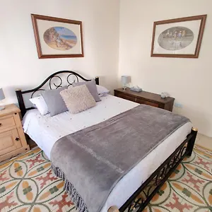 https://ellas-place.hotelssaintjulians.com